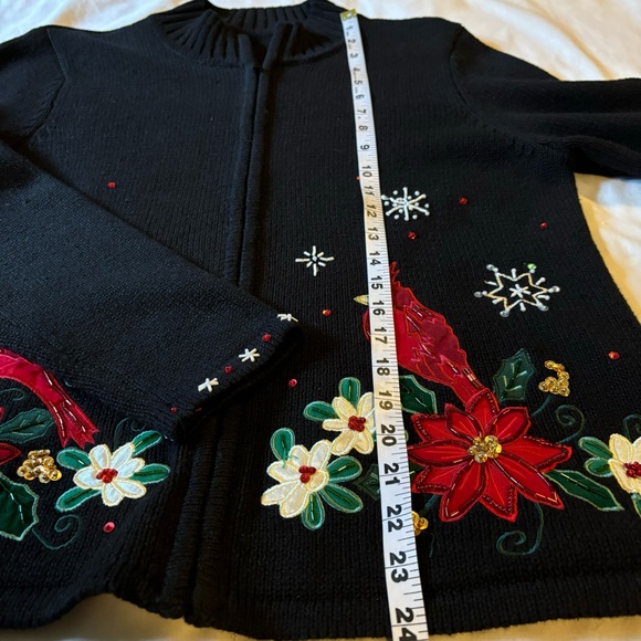 Urban Outfitters Cardigan Christmas Sweater Cardinal Birds & Poinsettias Sz M - Picture 7 of 7